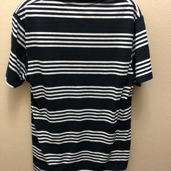 A dark blue and white shirt 👕 - Picture 3 of 3